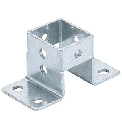 بين قوسين آخر سياج معدني مربع